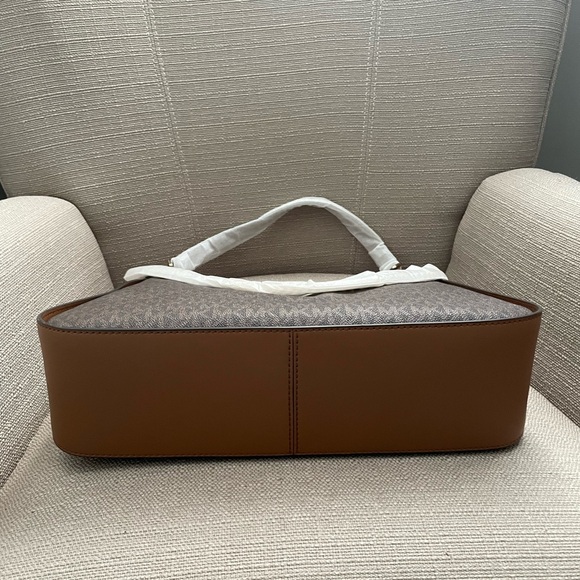 Michael kors Wilma Large Signature Logo Shoulder Bag brown - Picture 7 of 13